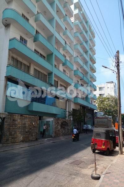 Code 3713A Apt for sale Col03