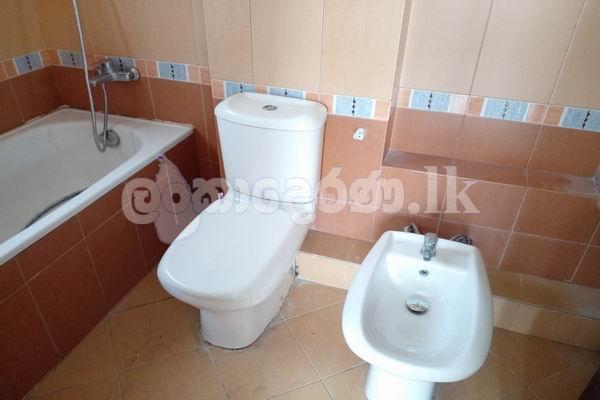 Code 3713A Apt for sale Col03