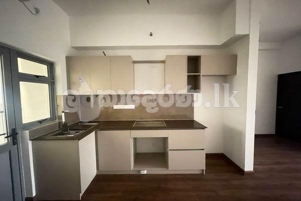 Code 3748 Apt sale Piliyandala