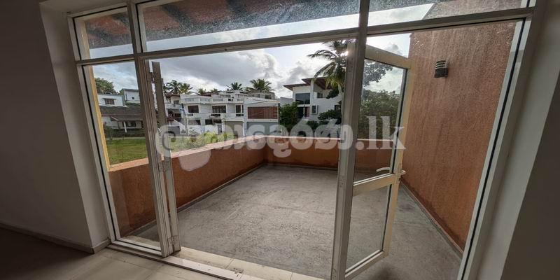 Code 3487 upper floor apt rent Malabe