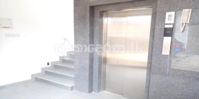 Code 3777 Building for rent Col03