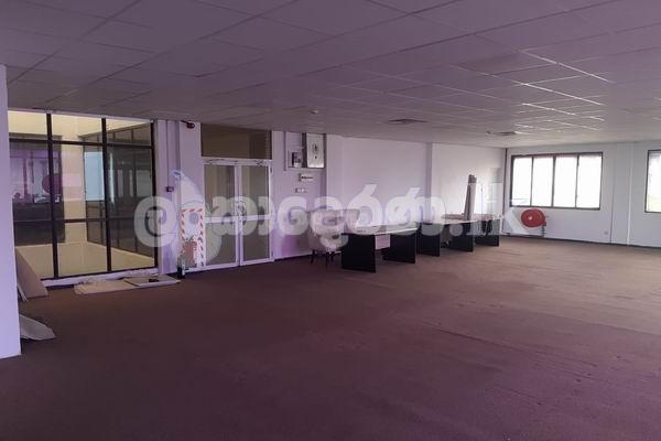 Code 3784 Building for rent Col03