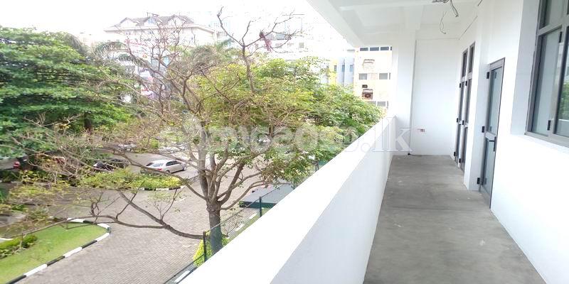 Code 3777 Building for rent Col03