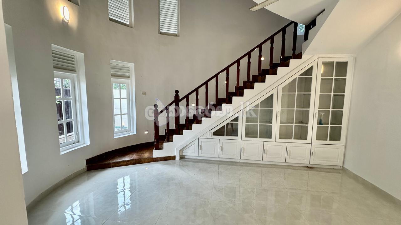 House For Sale: Athurugiriya