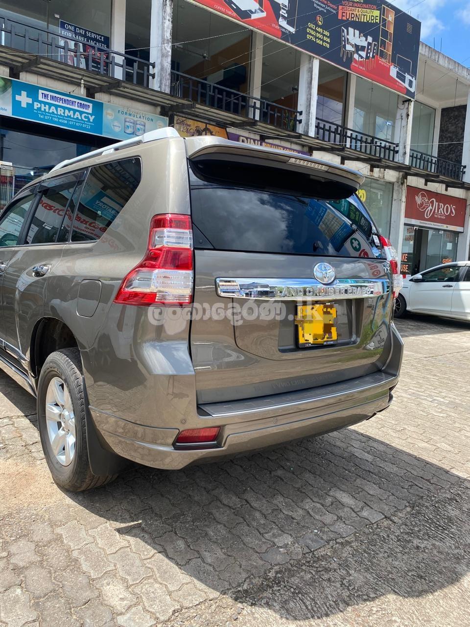 Rent a car Land Cruiser Prado 150