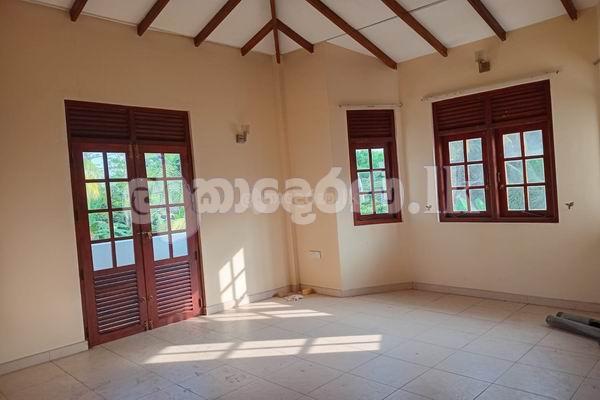 Code 3943 H0use for sale Moratuwa