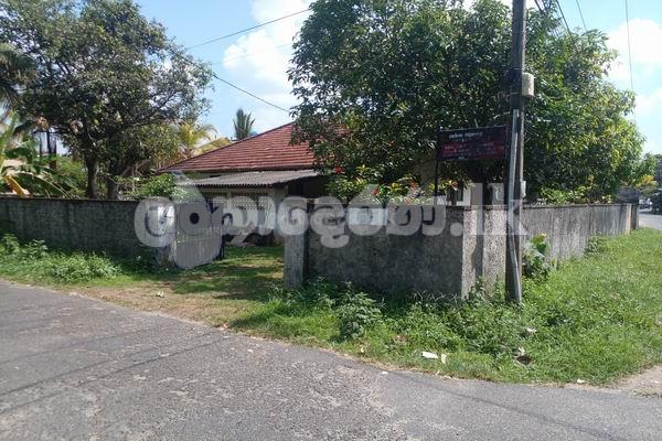 Code 3954 Land with a house for sale Katubedda