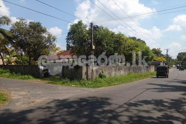 Code 3954 Land with a house for sale Katubedda