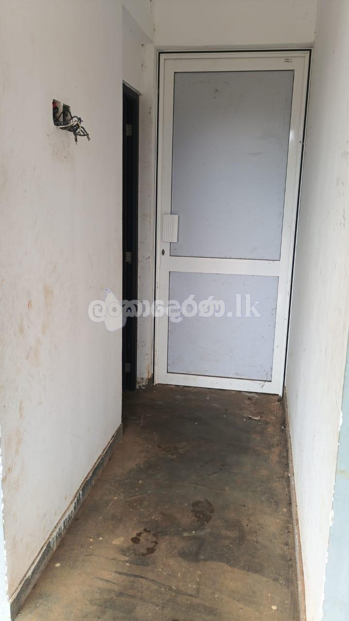 Building for sale (3975) Dickoya